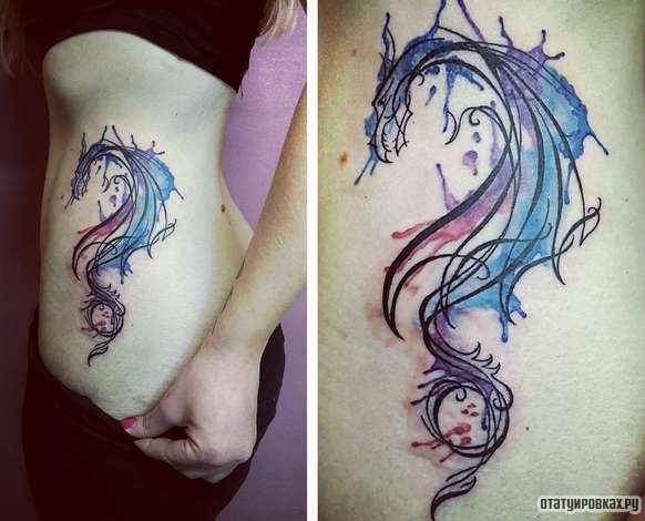 Фотография татуировки под названием «Дракон с голубыми цветами»
