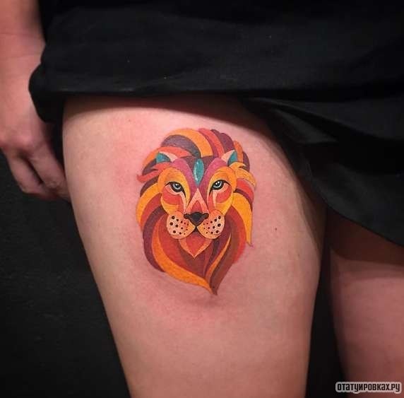 Фотография татуировки под названием «Лев из разных красок»
