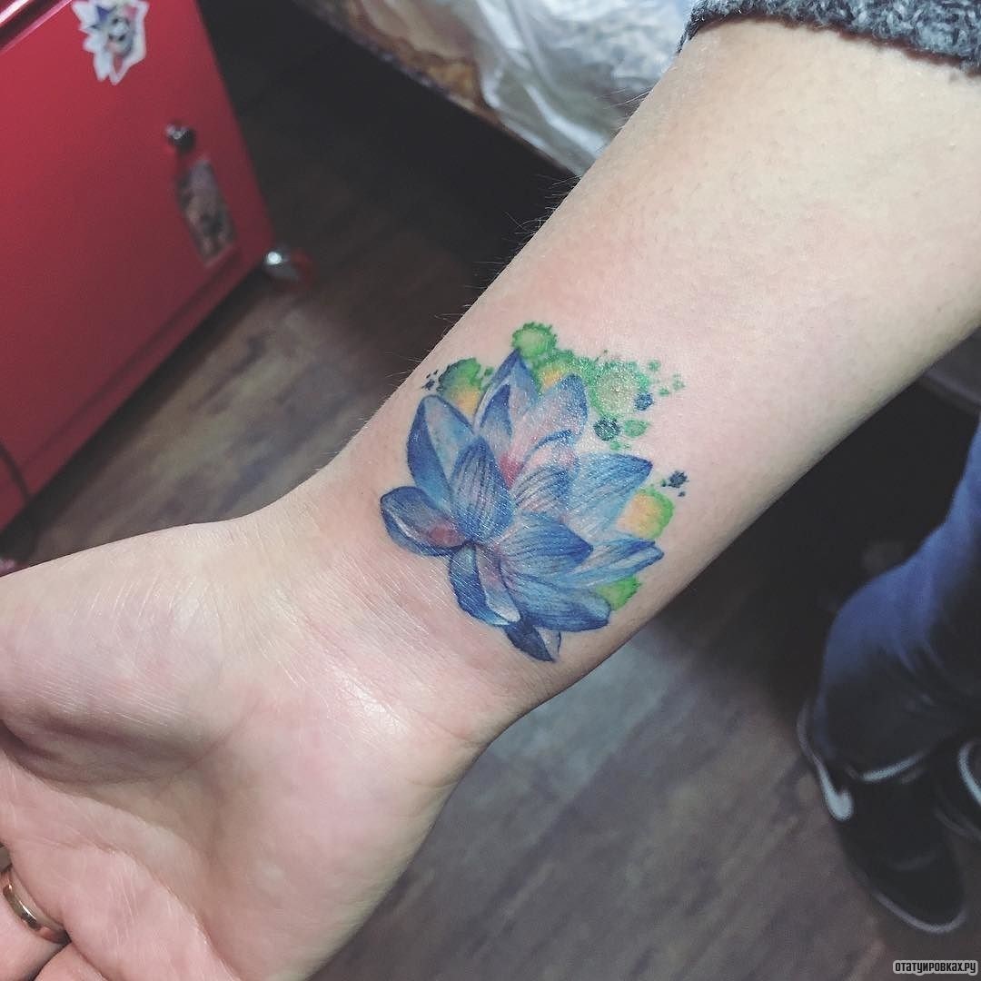 Фотография татуировки под названием «Синий лотос»