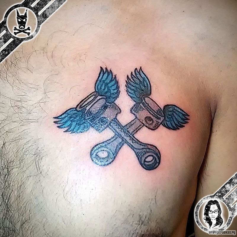 Фотография татуировки под названием «Два поршня с крыльями»