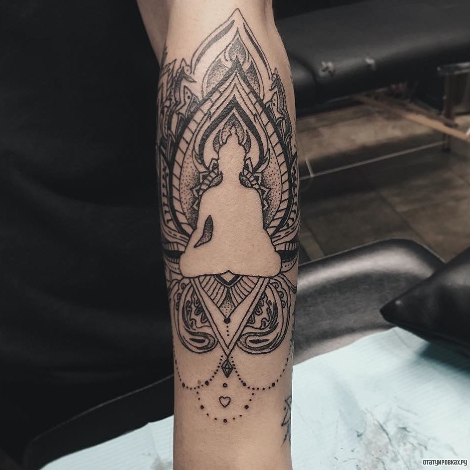 Фотография татуировки под названием «Будда и узоры»