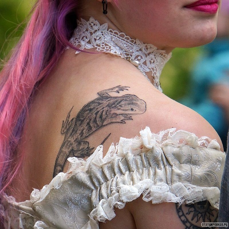 Фотография татуировки под названием «Ящерица чб»