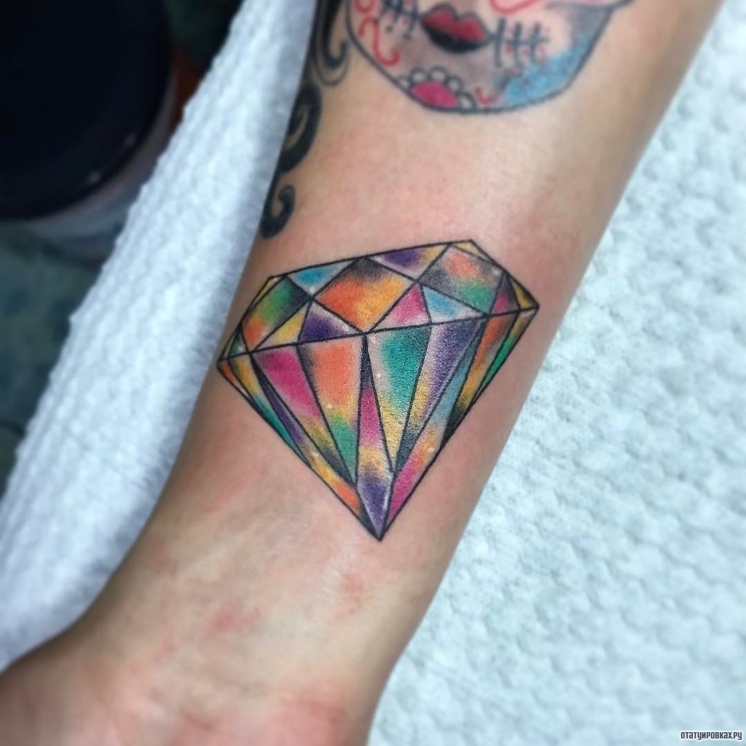 Фотография татуировки под названием «Разноцветный бриллиант»