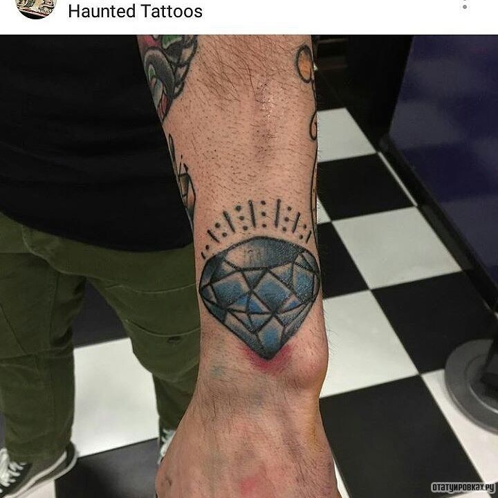 Фотография татуировки под названием «Бриллиант в голубом цвете»