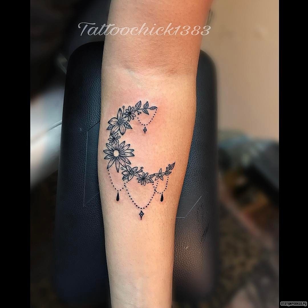 Фотография татуировки под названием «Луна - узор из цветов»