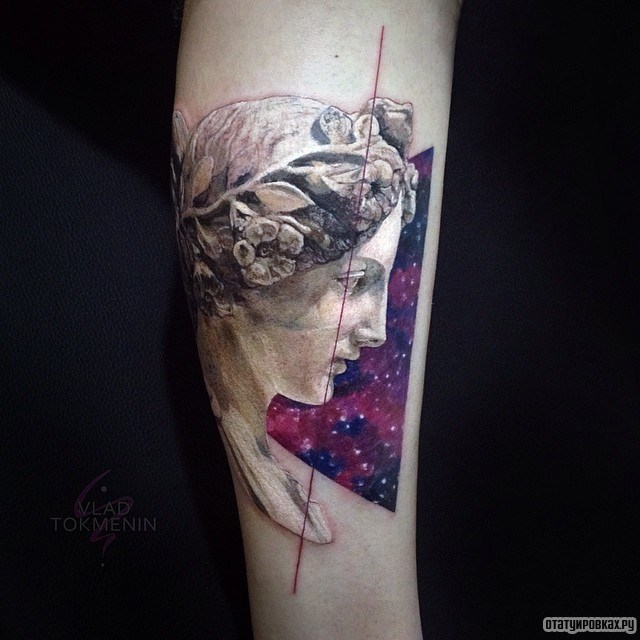 Фотография татуировки под названием «Дионис, скульптура»