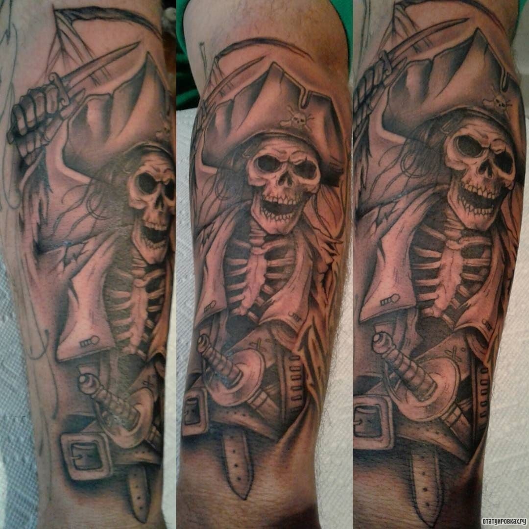 Фотография татуировки под названием «Скелет - пират с мечом»