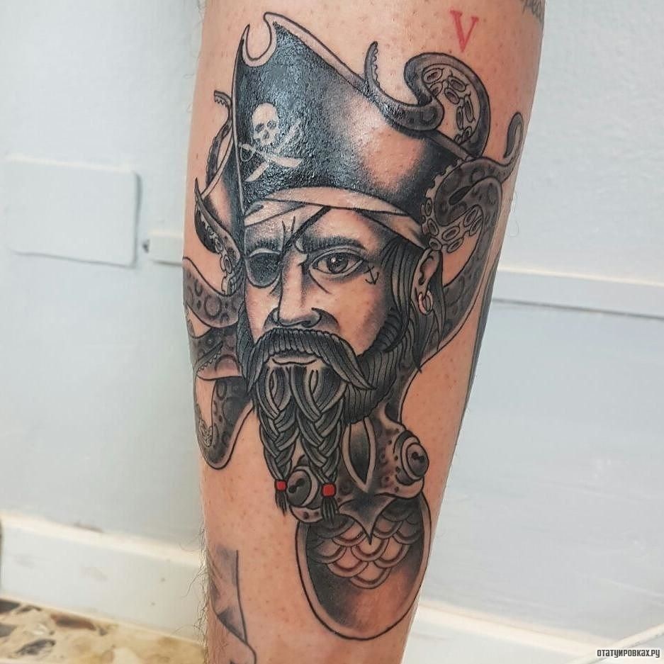 Фотография татуировки под названием «Пират с усами»