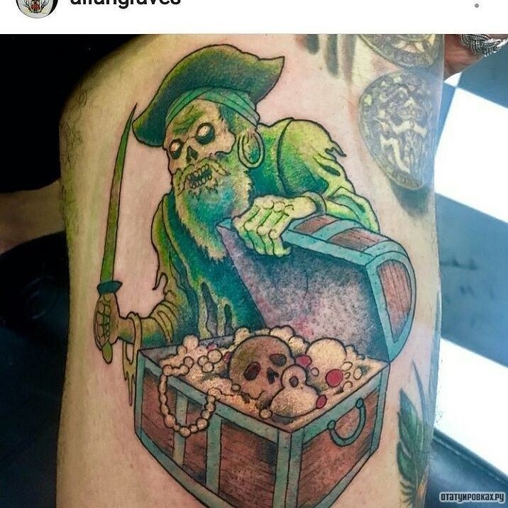 Фотография татуировки под названием «Пират с сокровищами»