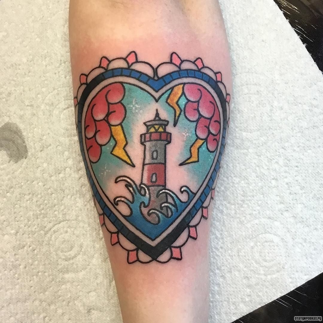 Фотография татуировки под названием «Маяк в сердце»