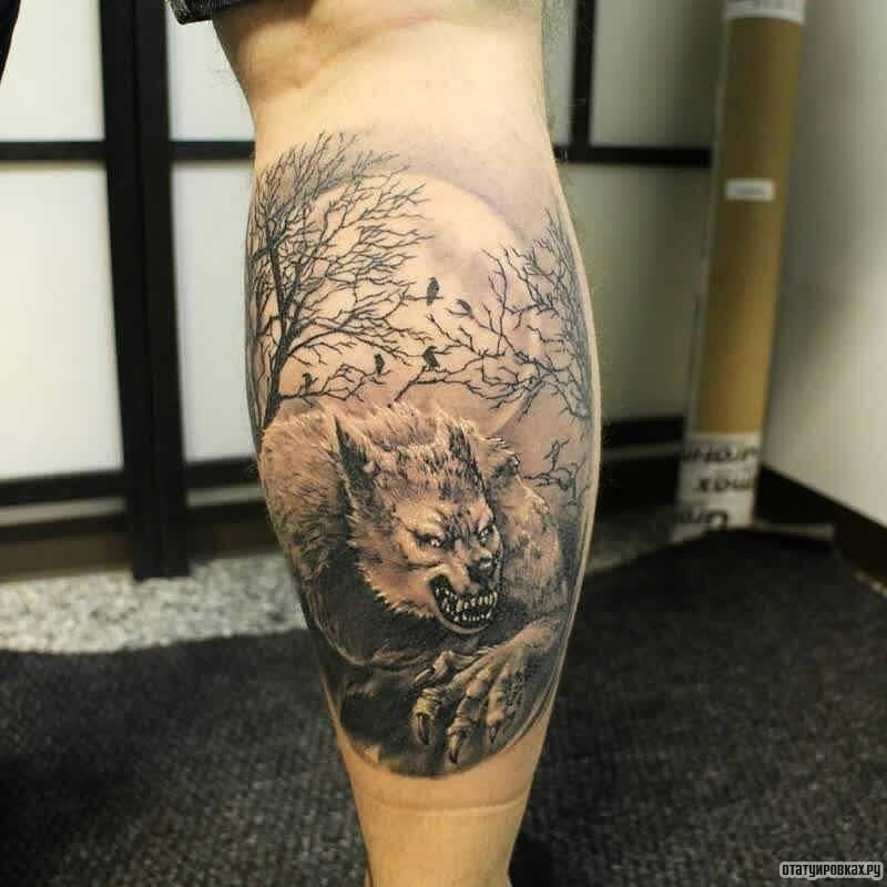Фотография татуировки под названием «Оборотень на фоне голых деревьев»