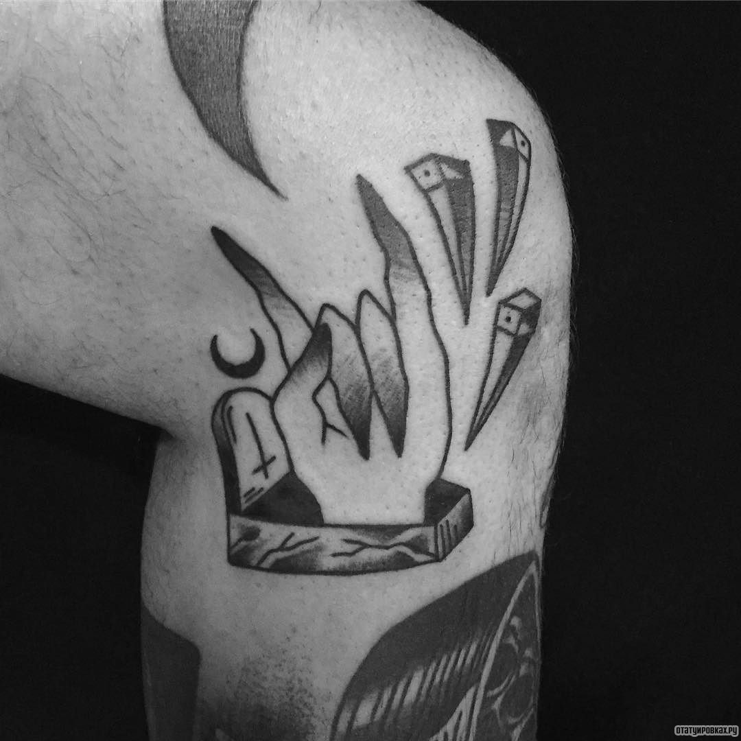 Фотография татуировки под названием «Рок пальцы из могилы»