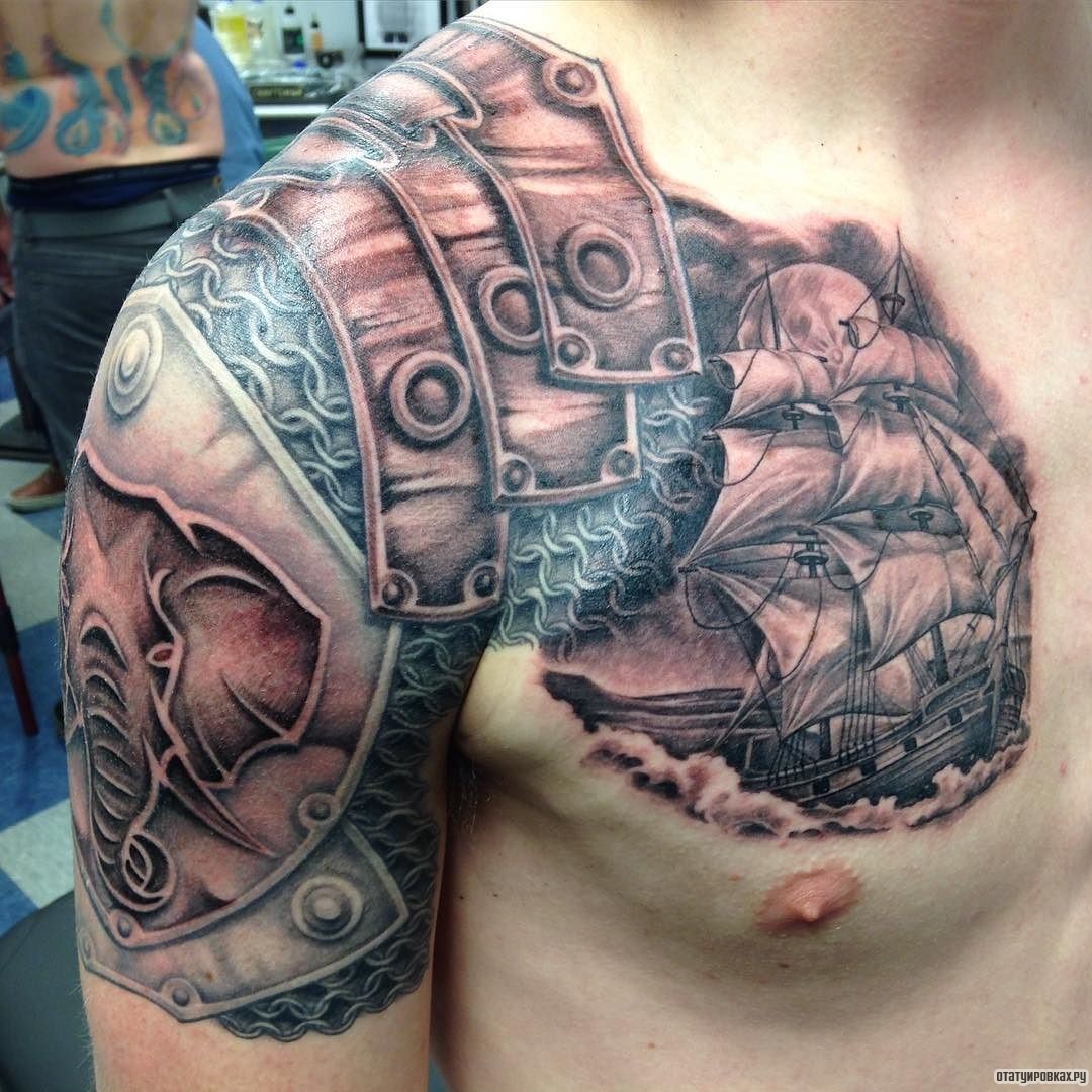 Фотография татуировки под названием «Латы с кораблем»