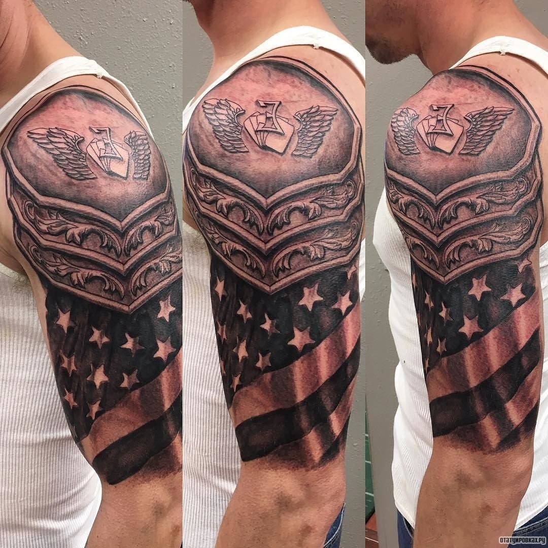 Фотография татуировки под названием «Латы в виде флага»