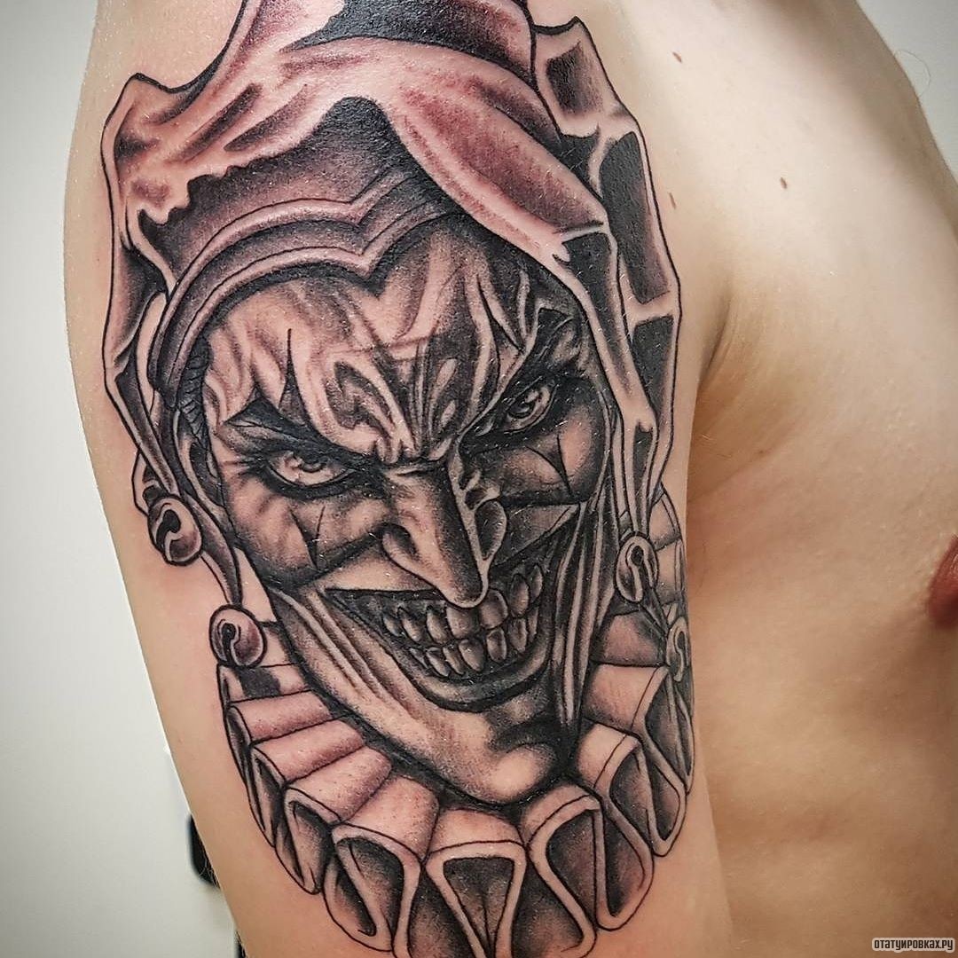 Фотография татуировки под названием «Шут с улыбкой»