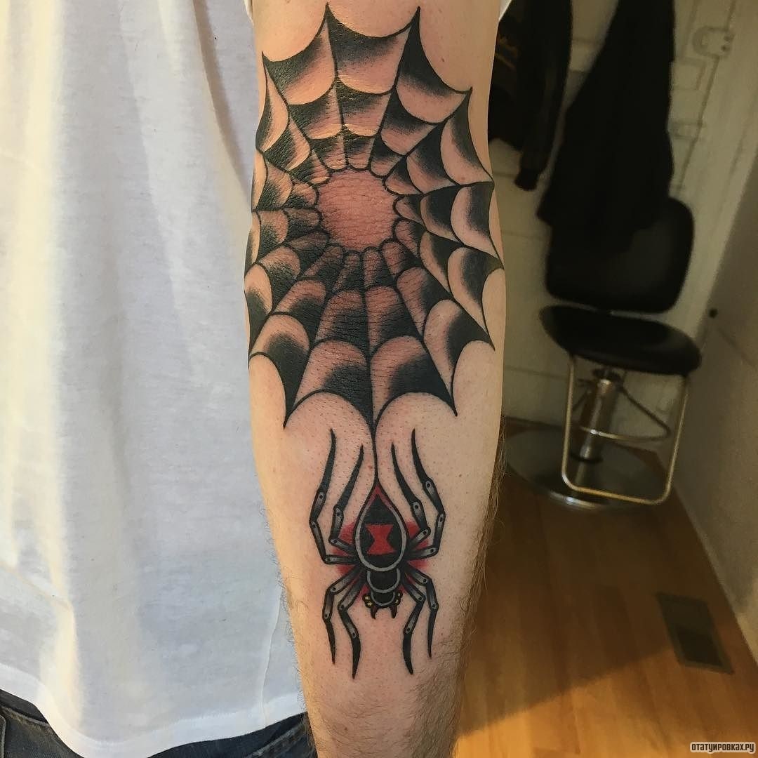 Фотография татуировки под названием «Паутина с пауком»