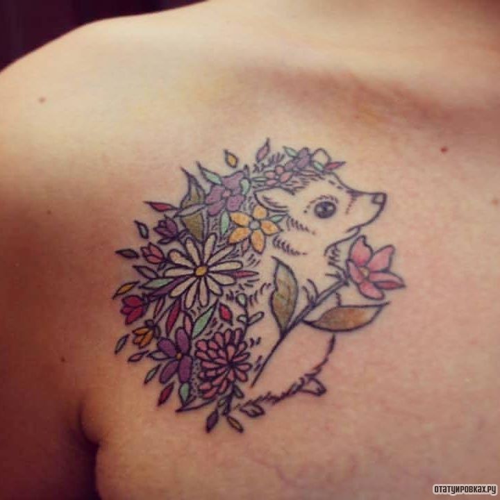 Фотография татуировки под названием «Еж в цветах»