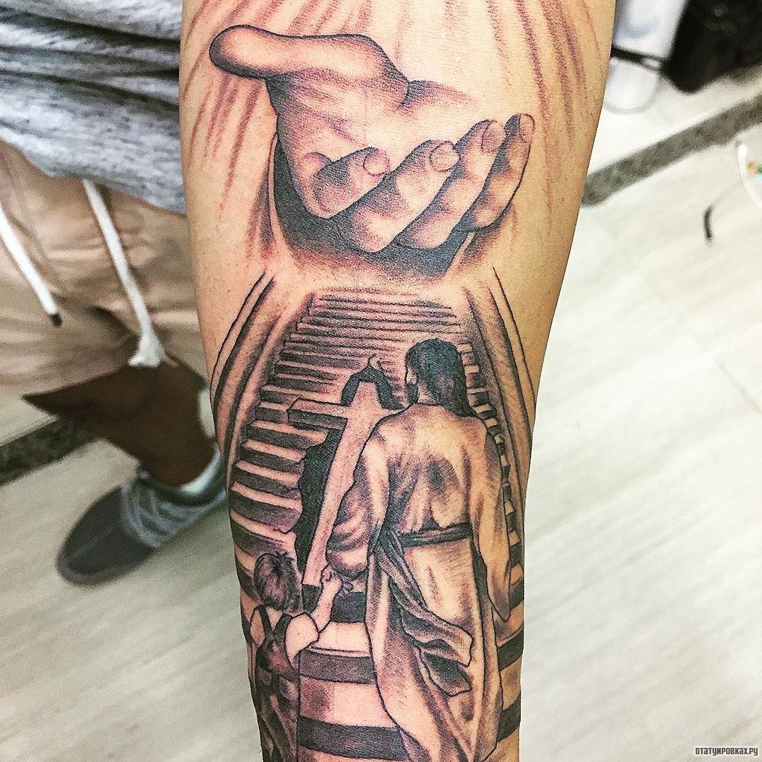 Фотография татуировки под названием «Иисус, крест и рука Бога»