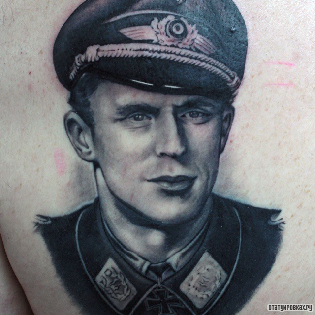 Фотография татуировки под названием «СОлдат нацистской армии»