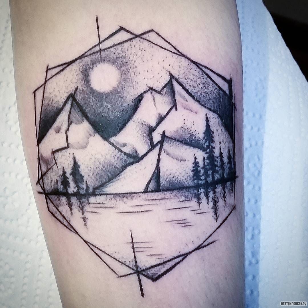 Фотография татуировки под названием «Горы и пруд»