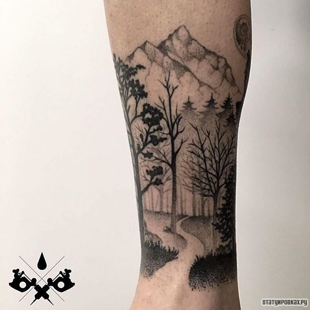 Фотография татуировки под названием «Горы с деревьями»