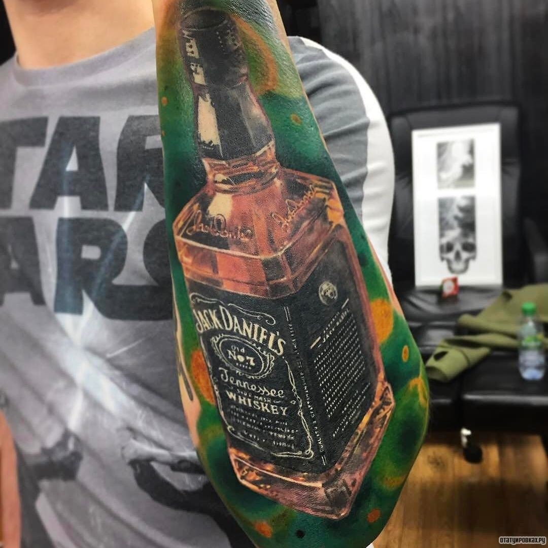 Фотография татуировки под названием «Бутылка джек дениелса»