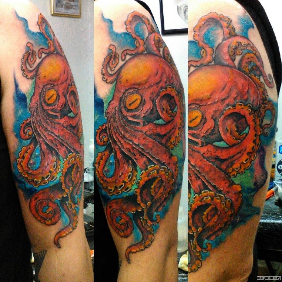 Фотография татуировки под названием «Осьминог на фоне синего моря»