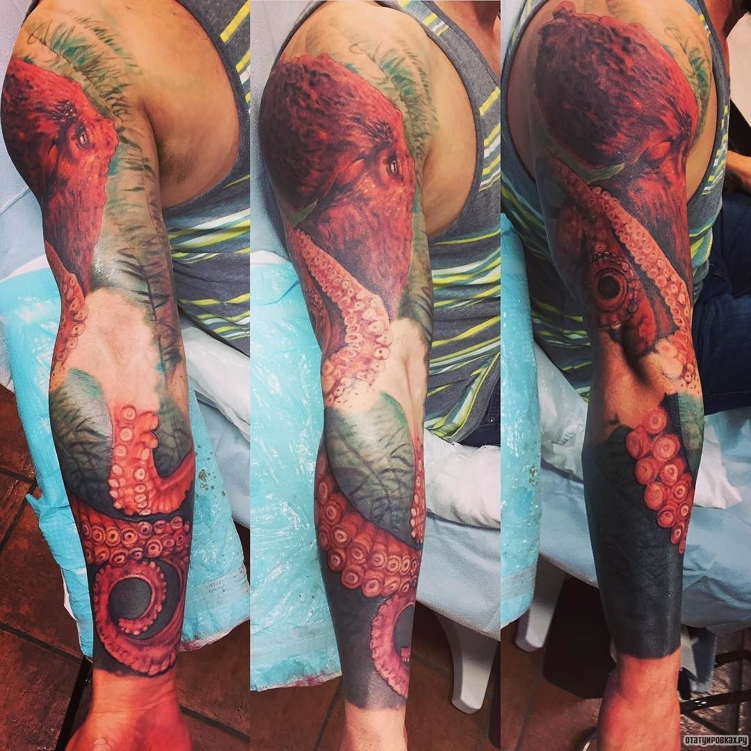 Фотография татуировки под названием «Большой осьминог с листком»