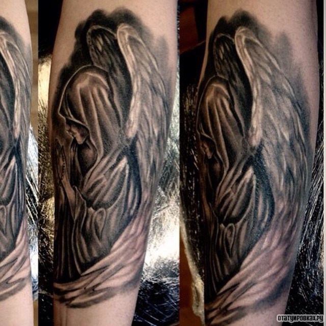 Фотография татуировки под названием «Ангел с руками молящегося»
