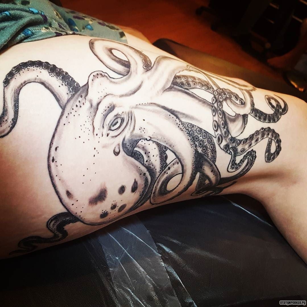 Фотография татуировки под названием «Осьминог в белом варианте»