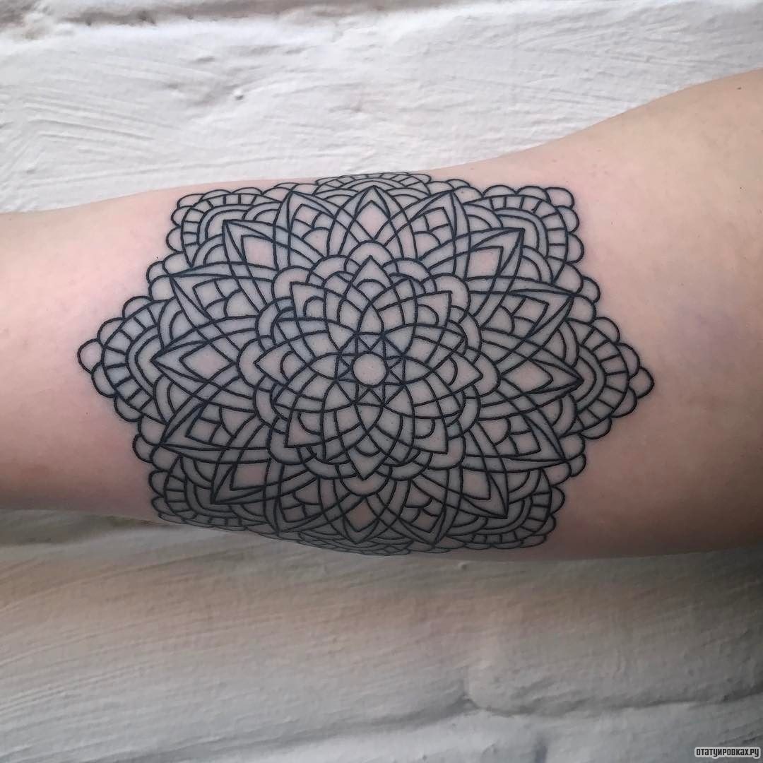 Фотография татуировки под названием «Узор кружево мандала»