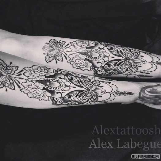 Фотография татуировки под названием «Узор кружево с бабочкой»