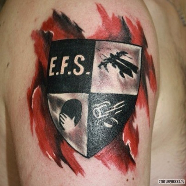 Фотография татуировки под названием «Щит EFS»