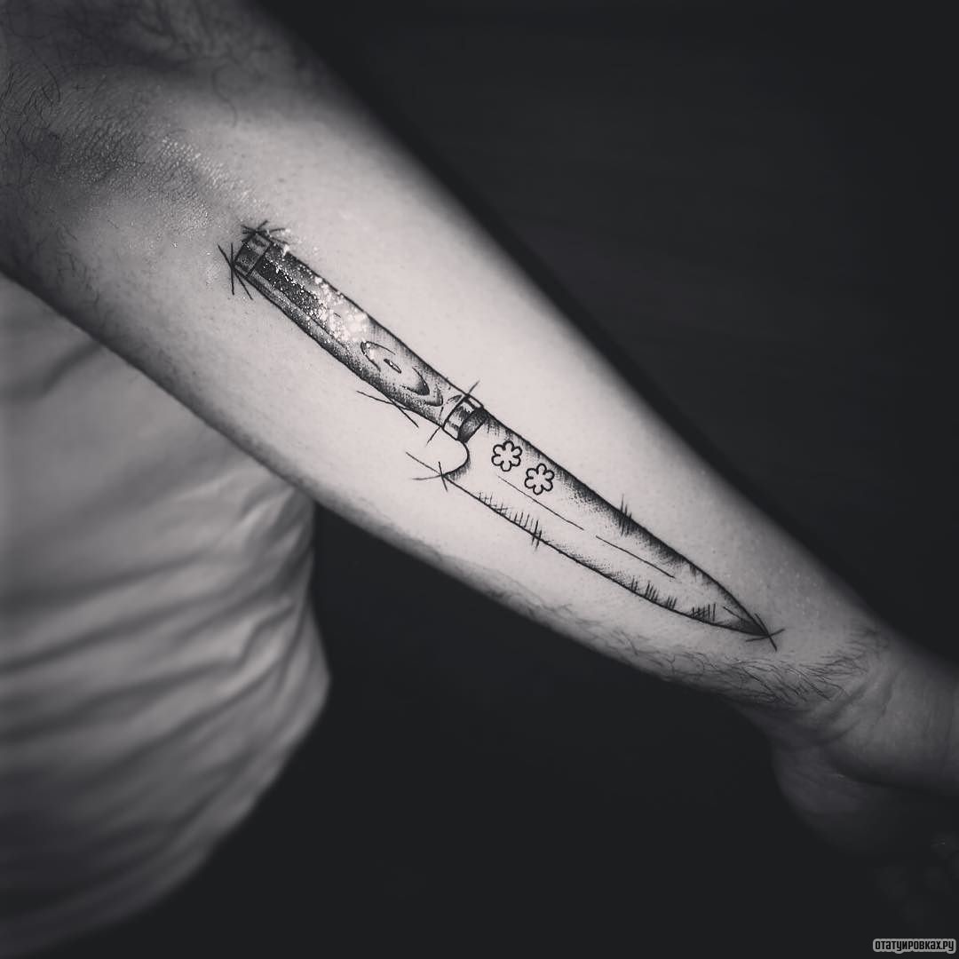 Фотография татуировки под названием «Нож»