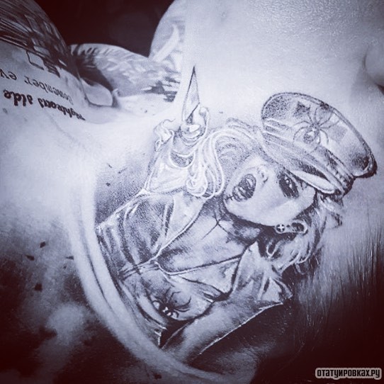 Фотография татуировки под названием «Тату фаната - девушка в шапке с пауком»