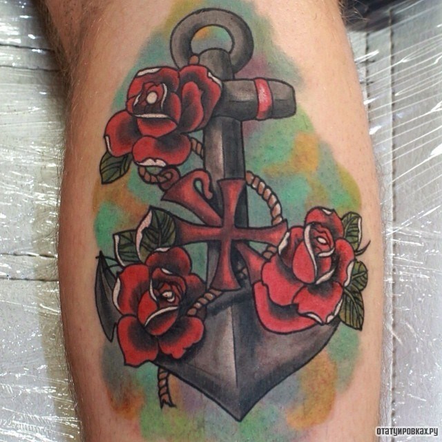 Фотография татуировки под названием «Якорь с розами»