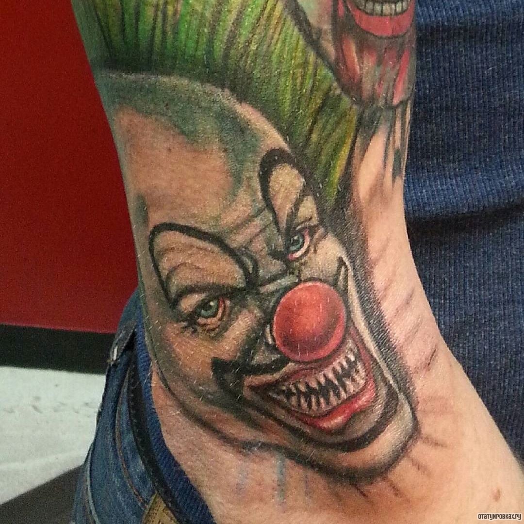 Фотография татуировки под названием «Клоун с острыми зубами»