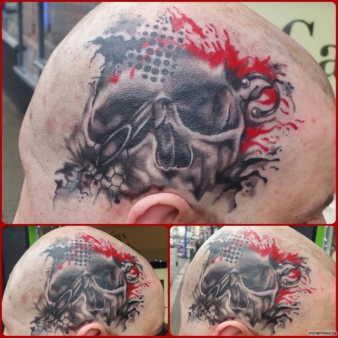 Фотография татуировки под названием «Череп красно-черный»