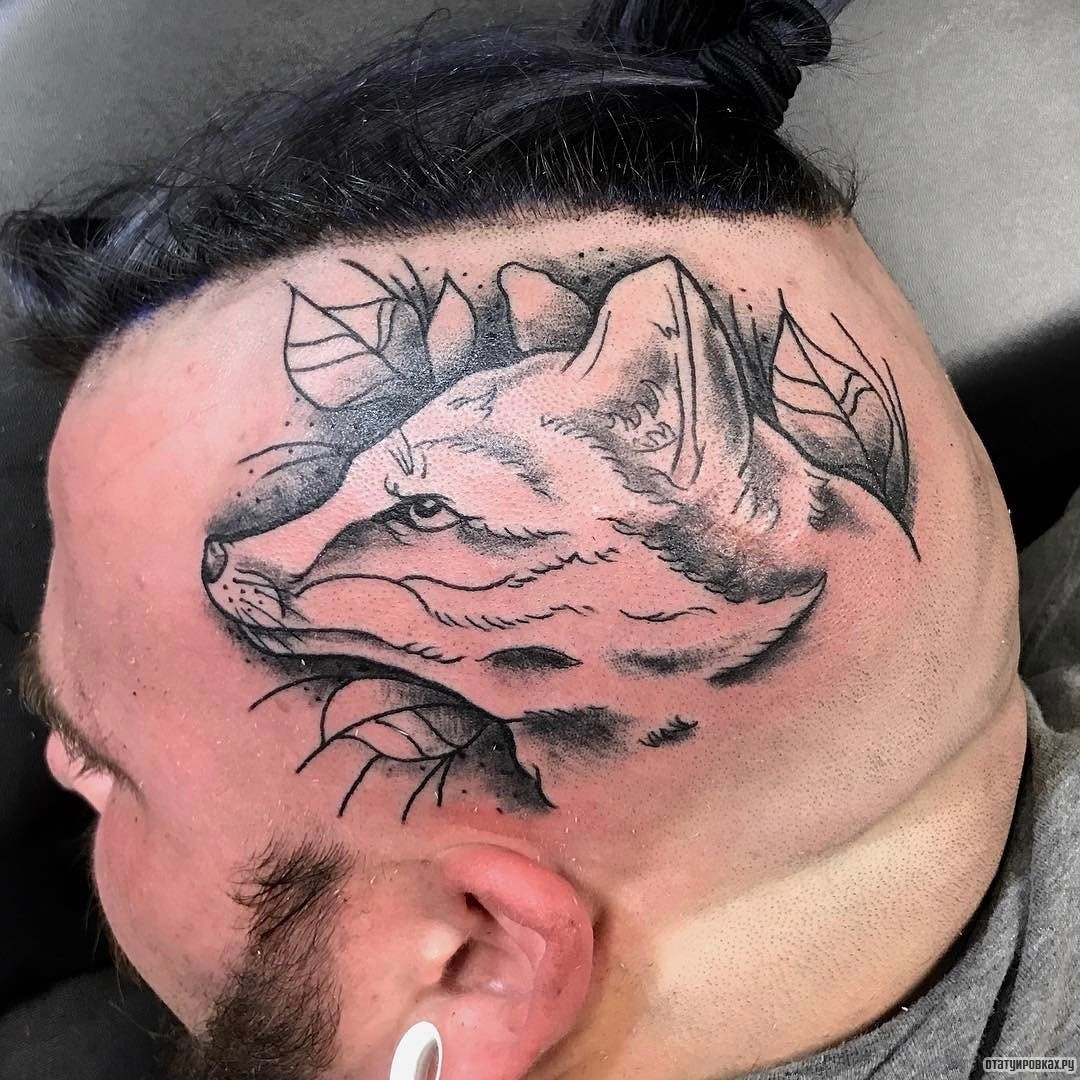Фотография татуировки под названием «Морда лисы с листьями»