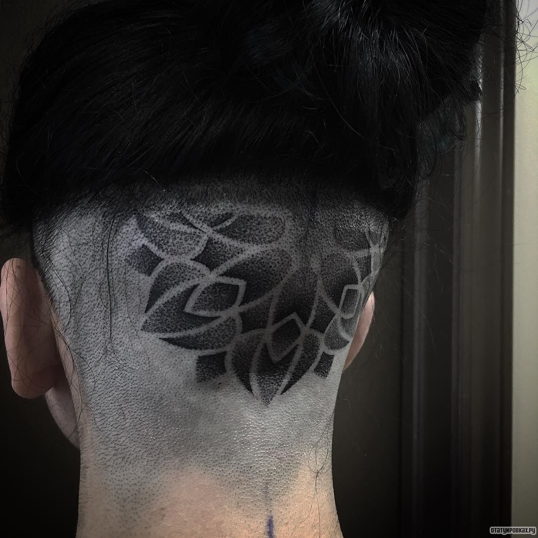 Фотография татуировки под названием «Узор в точку»