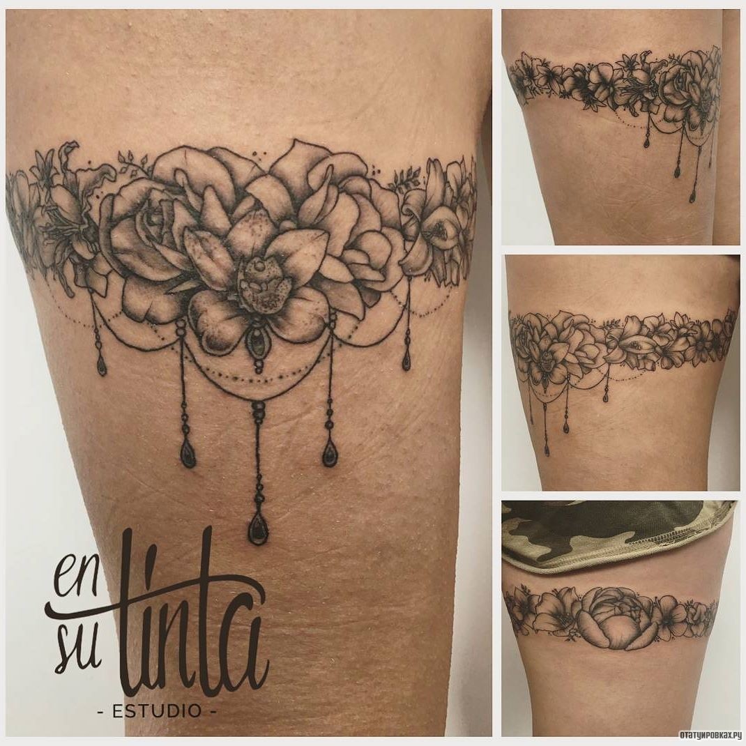 Фотография татуировки под названием «Подвязка в виде цветов с украшениями»