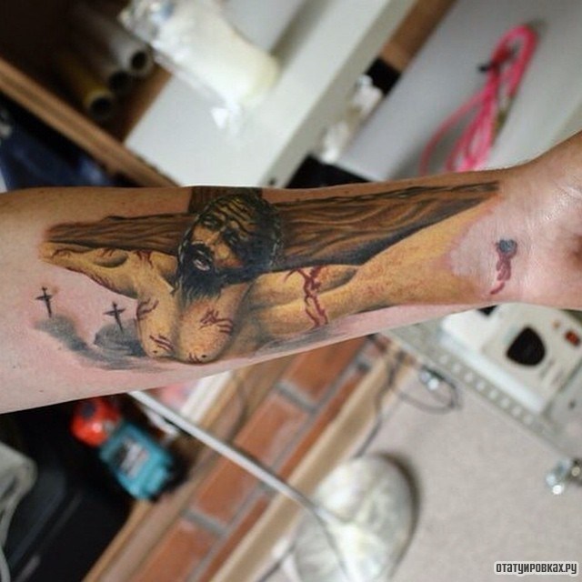 Фотография татуировки под названием «Распятый Иисус»