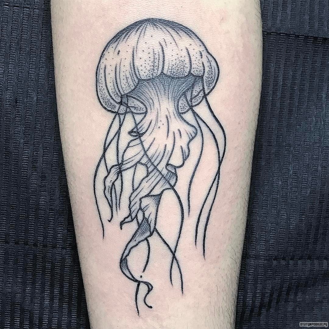 Фотография татуировки под названием «Медуза в точку»