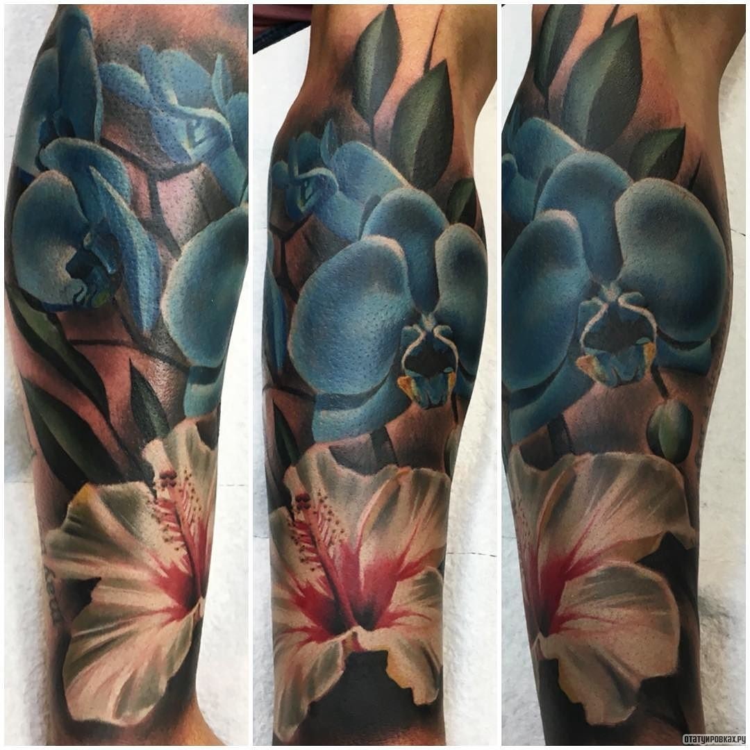 Фотография татуировки под названием «Синяя и белая орхидеи»