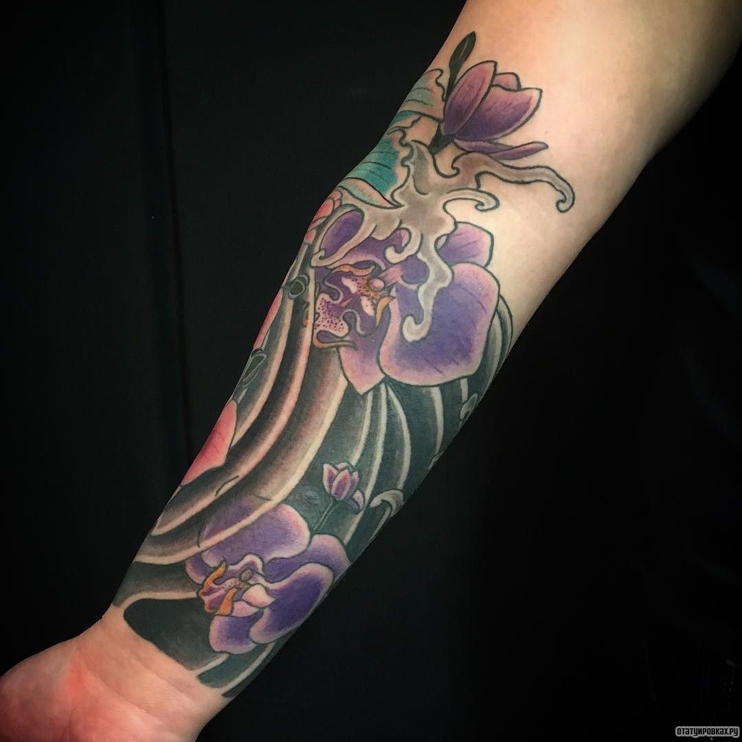 Фотография татуировки под названием «Орхидея в волнах»