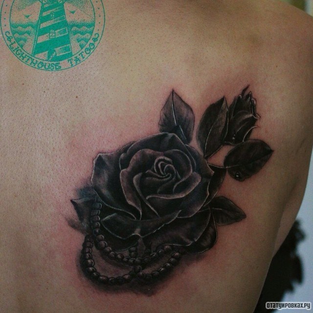 Фотография татуировки под названием «Роза с бусами в темных оттенках»