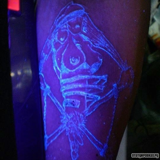 Фотография татуировки под названием «Ультрафиолетовая тату»