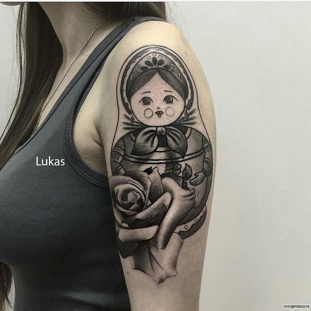 Фотография татуировки под названием «Матрешка и роза»