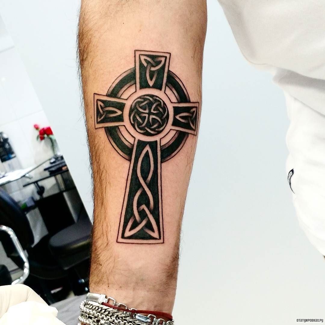 Фотография татуировки под названием «Кельтский крест»
