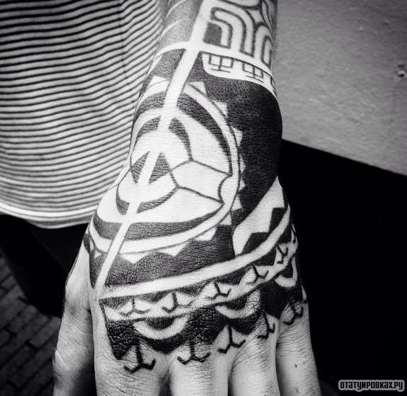 Фотография татуировки под названием «Узор в черном цвете»